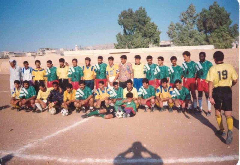 إحدى أندية القرية مع النادي الضيف قبل المبارة