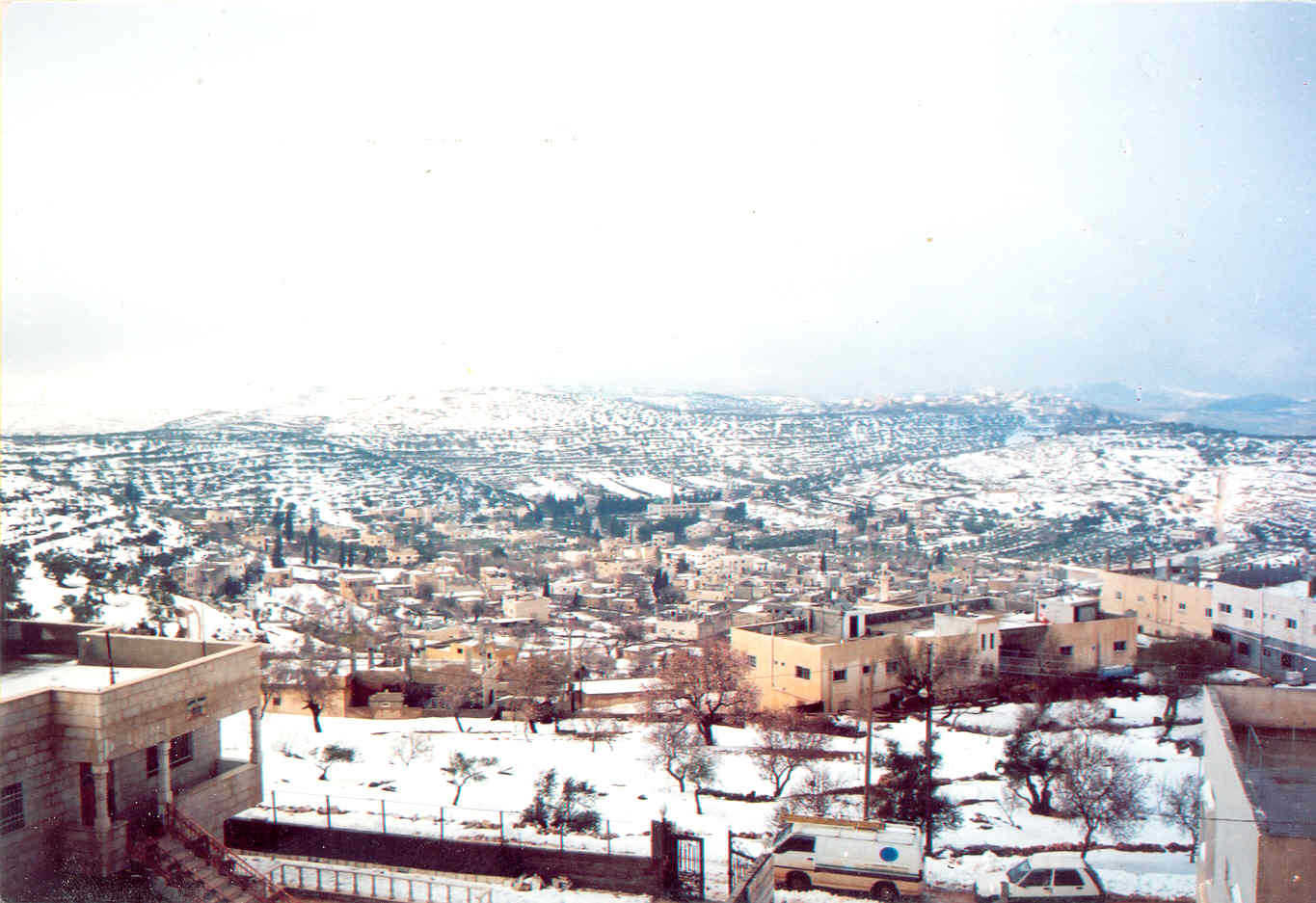 صورة قديمة للقرية في الثلج