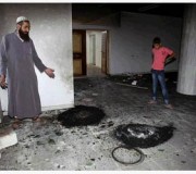 المستوطنون يضرمون النار بأشجار زيتون قريبة من المستوطنة