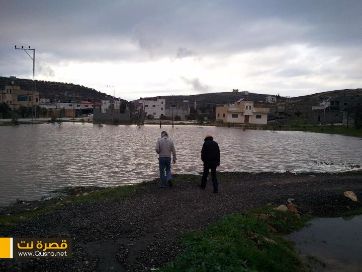 صور|| أمطار الخير تغمر القرية