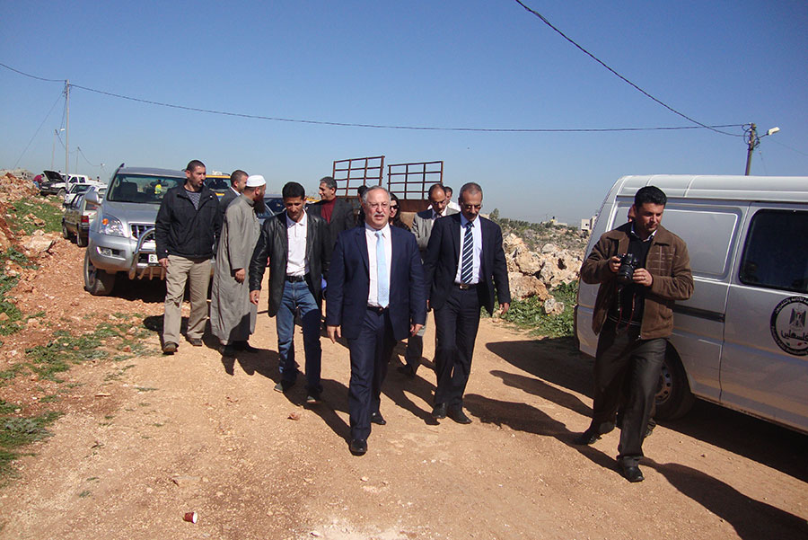 وزير الحكم المحلي الدكتور خالد القواسمي يزور قرية قصرة