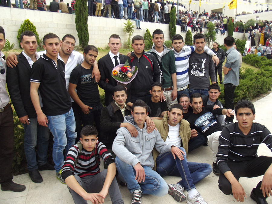 تهنئة لكل الخريجين والخريجات الجامعيين من أبناء قريتنا الأحبة في الداخل والخارج