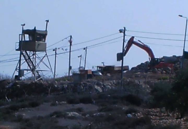 قوات الإحتلال الصهيوني تجرف أراضٍ محاذية لمستوطنة مجداليم