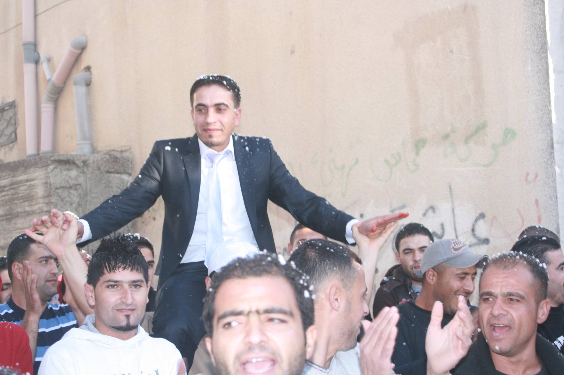 تهنئة للشاب ماهر فايز محمد السقا بمناسبة الزفاف