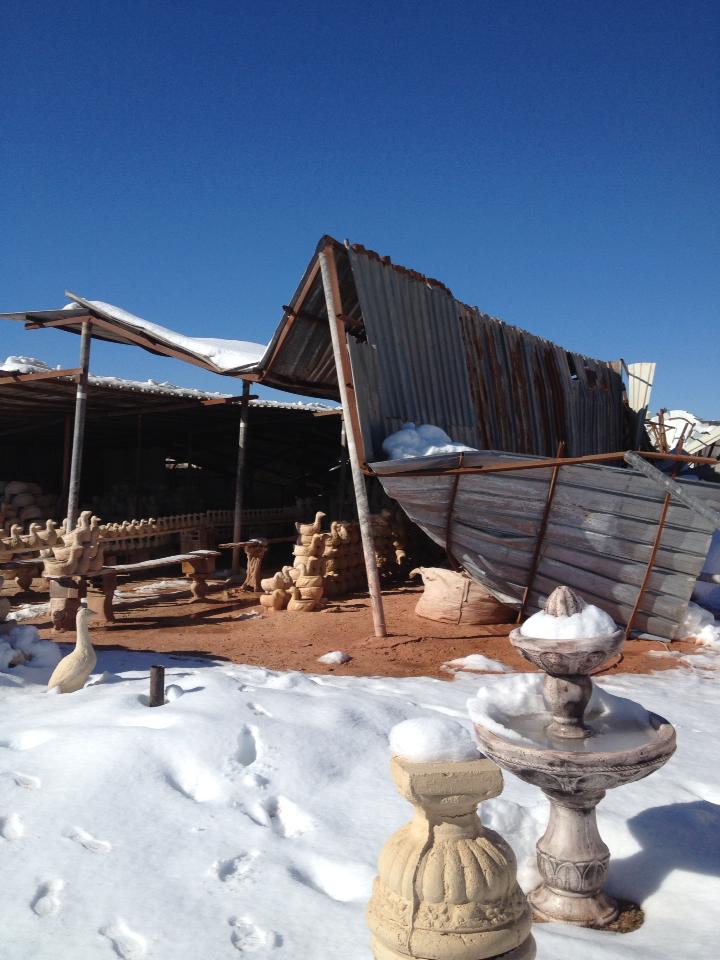 صور الأضرار التي لحقت بمصانع التحف نتيجة العاصفة الثلجية