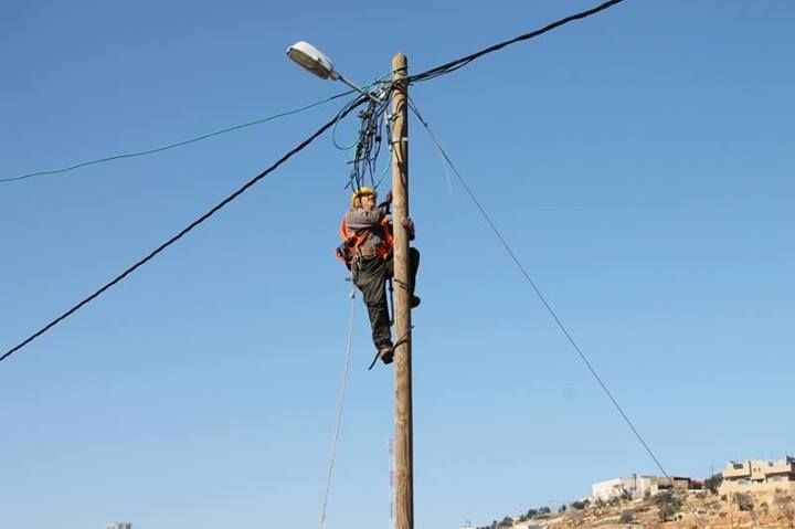 تقرير تلفزيون فلسطين ولقاء مع رئيس المجلس حول اخطار هدم شبكة الكهرباء 13.5.2015