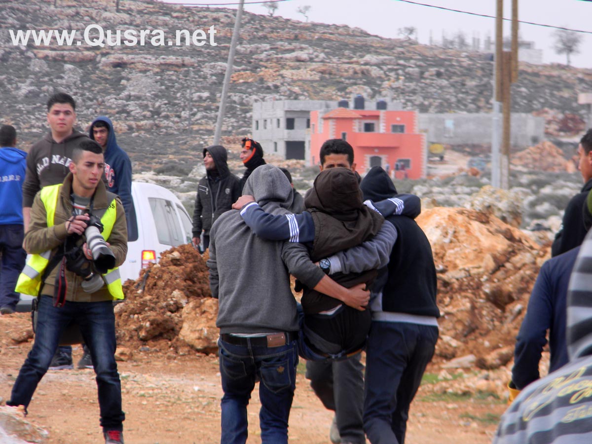 مواجهات بين شبان القرية وجنود الاحتلال بعد محاولة المستوطنين الاعتداء على قصرة
