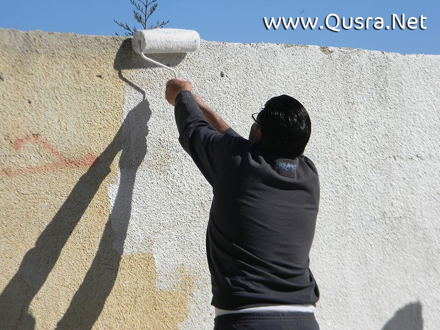 تبييض سور المقبرة العامة