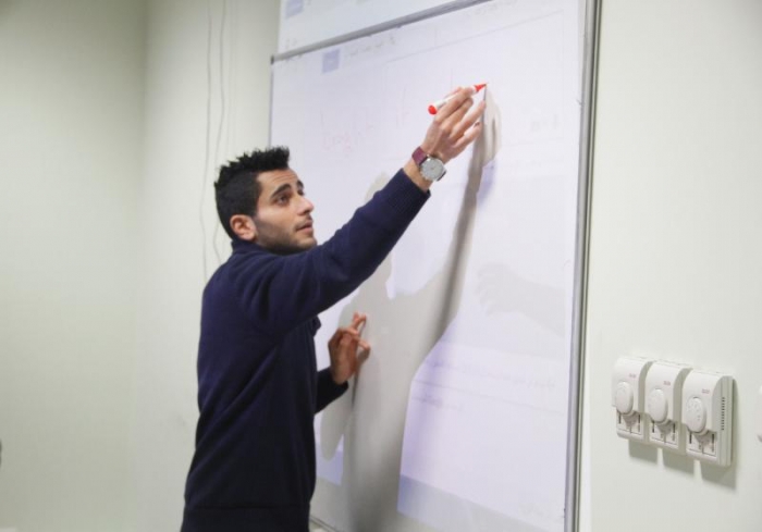 همام جميل أبو ريدة – طالب سنة أولى مدرب لمهارات التحدث باللهجة الأمريكية !